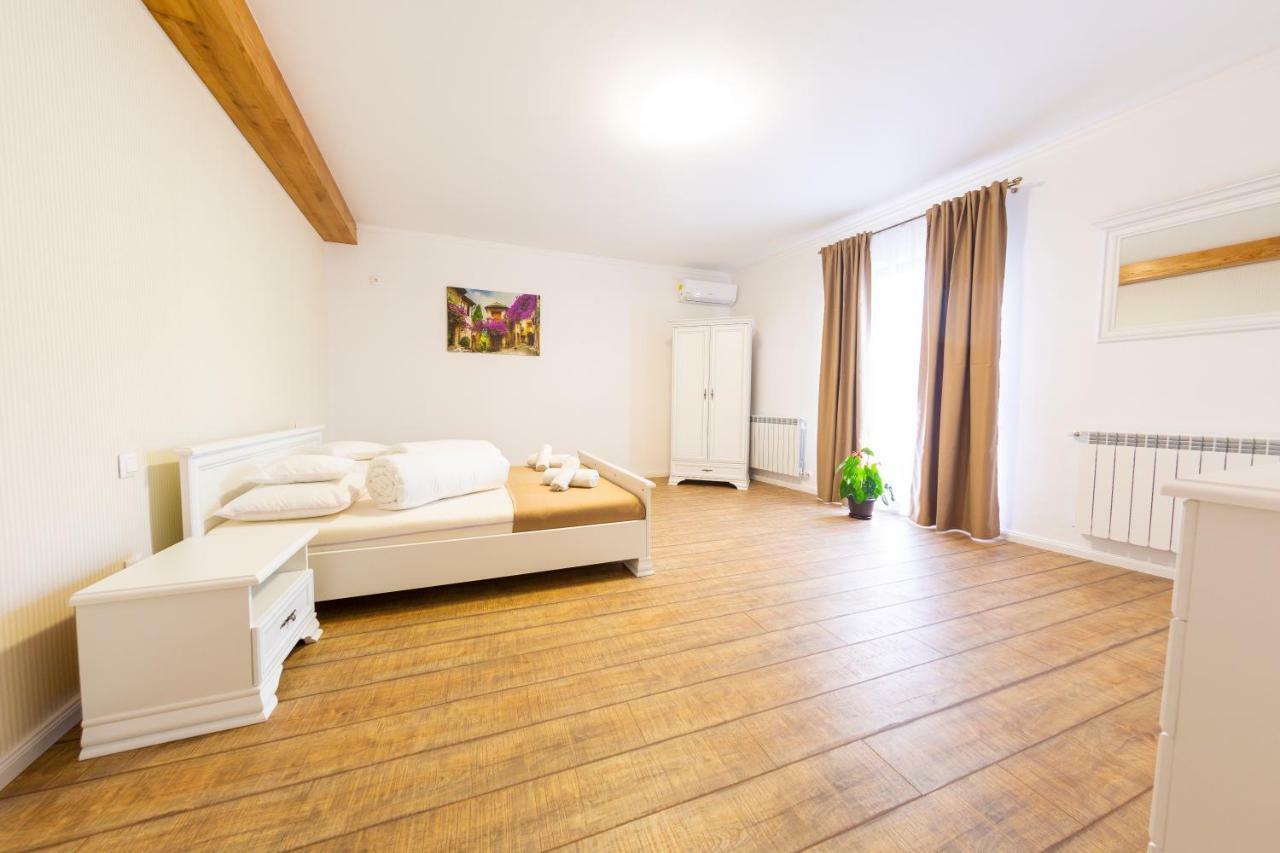 Casa Cu Nuc Hotel Alba Iulia Eksteriør billede