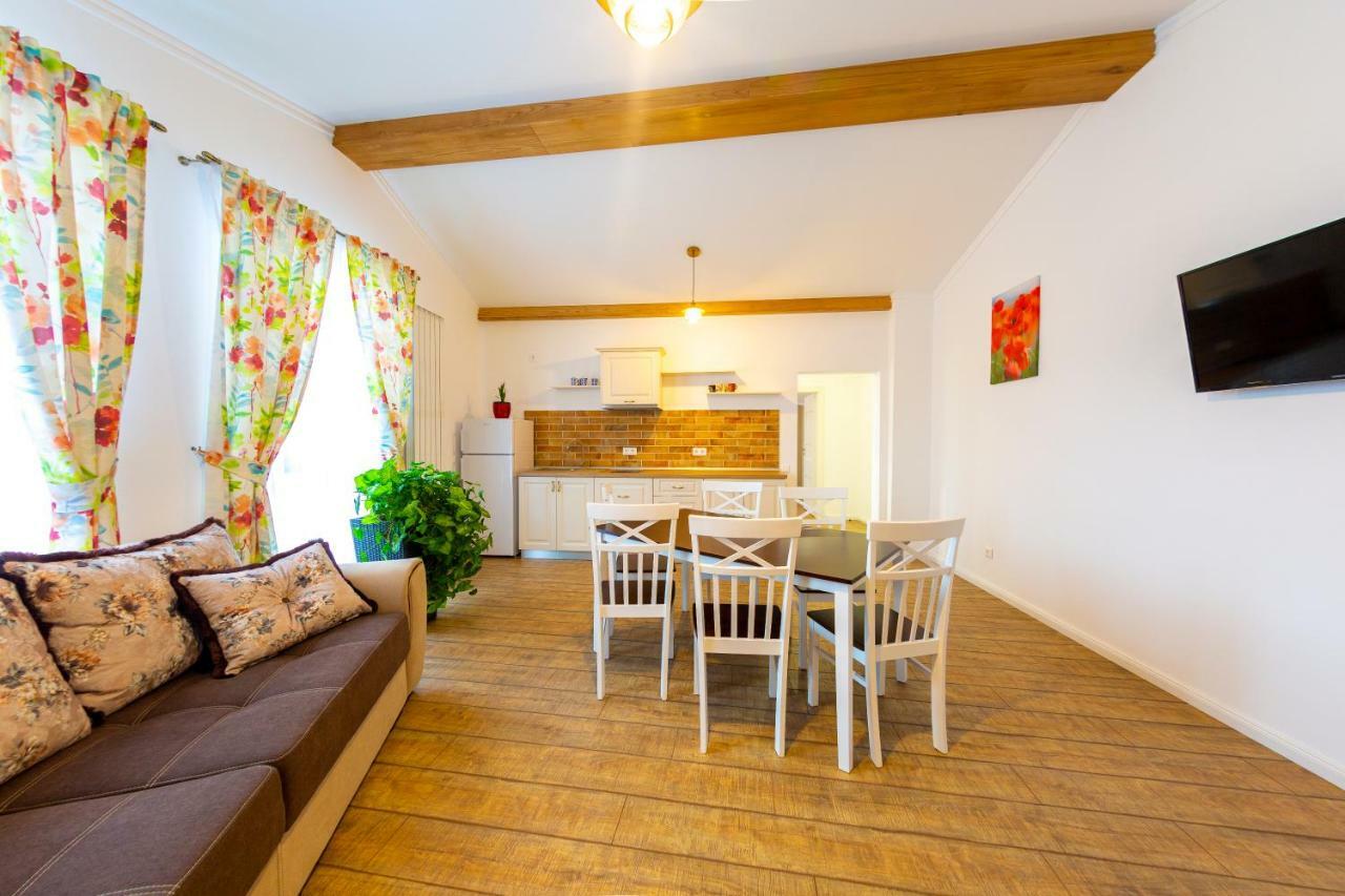 Casa Cu Nuc Hotel Alba Iulia Eksteriør billede