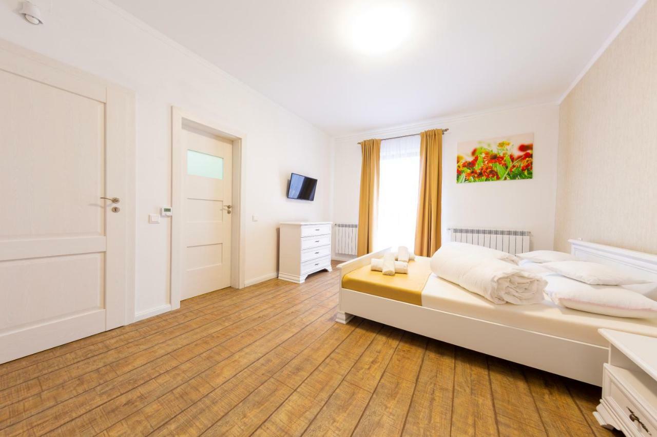 Casa Cu Nuc Hotel Alba Iulia Eksteriør billede