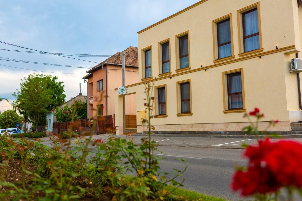 Casa Cu Nuc Hotel Alba Iulia Eksteriør billede